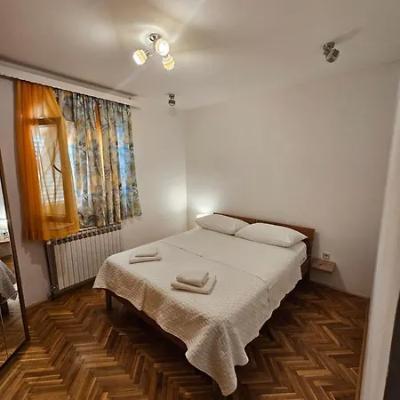 Apartment Dina